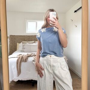 Aaeda Elegant Blue Floral Short Sleeve Top